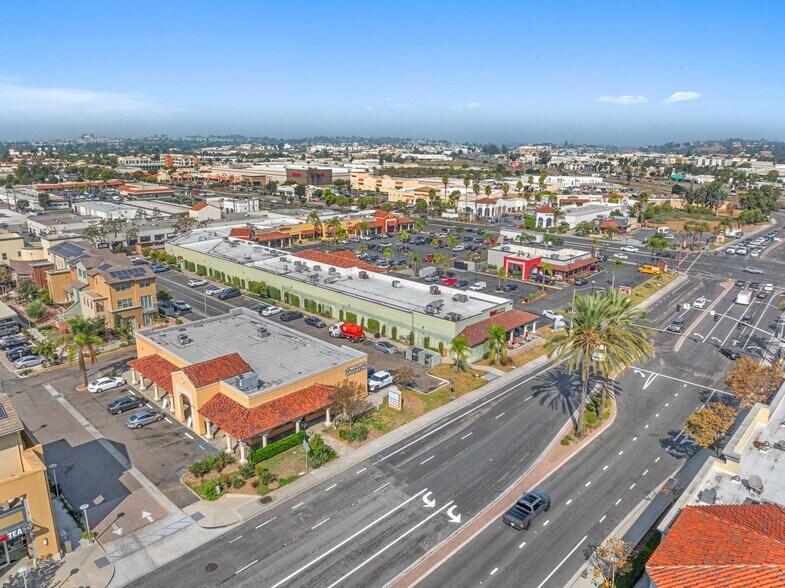 640 Grand Ave, San Marcos, CA à louer - Aérien - Image 2 de 37