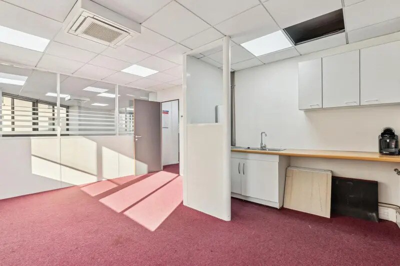 Office in Boulogne-Billancourt for lease - Interior Photo - Image 3 of 13