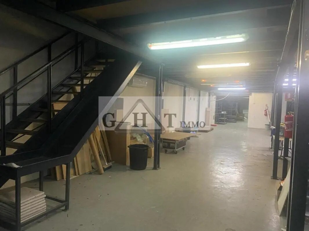 Industrial in Montreuil for lease Interior Photo- Image 1 of 5