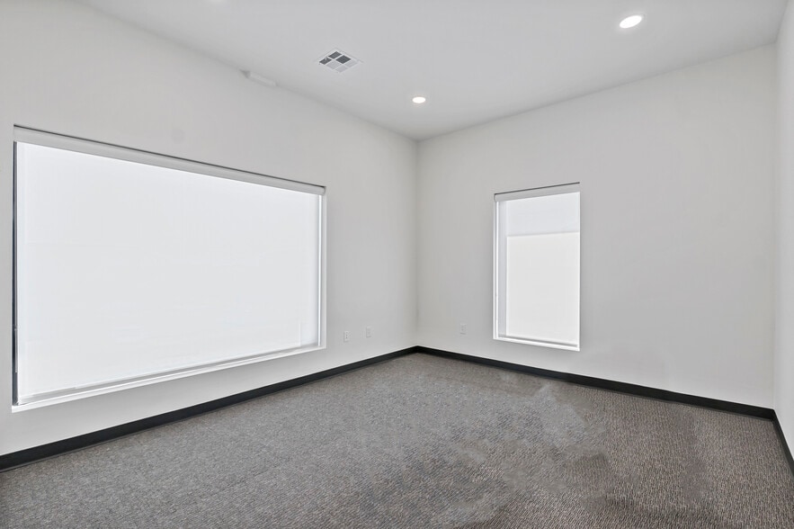 3028 Barron Rd, College Station, TX for lease - Interior Photo - Image 2 of 6