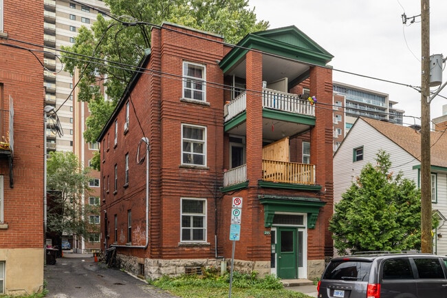 Plus de détails pour 255 Nepean St, Ottawa, ON - Multi-résidentiel à vendre