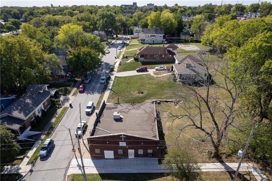 1335 E 27th St, Kansas City, MO for sale - Primary Photo - Image 1 of 5