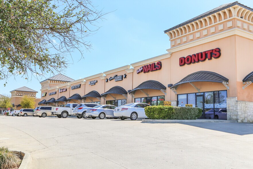 2941 S Precinct Line Rd, Fort Worth, TX à louer - Photo du bâtiment - Image 2 de 3