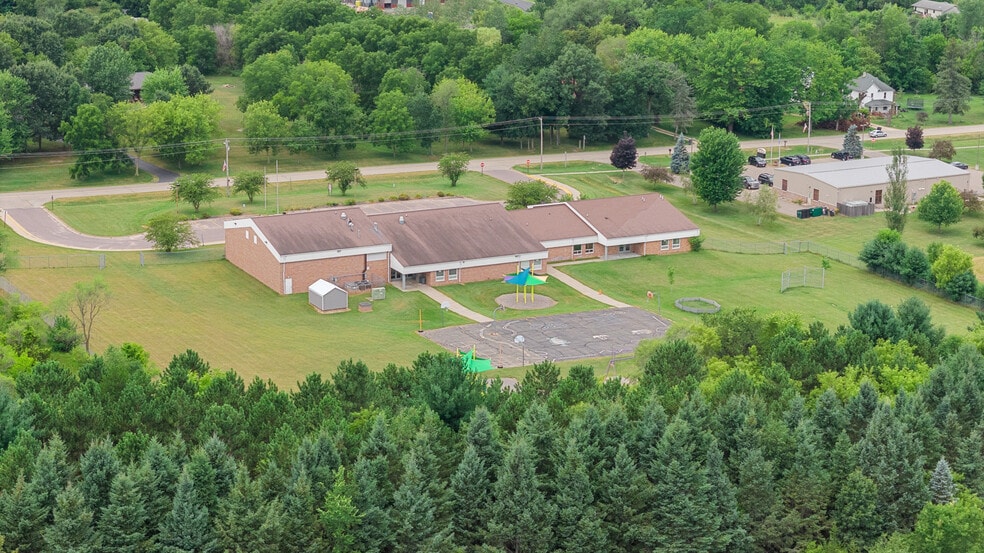 414 S Church St, Endeavor, WI for sale - Primary Photo - Image 1 of 90