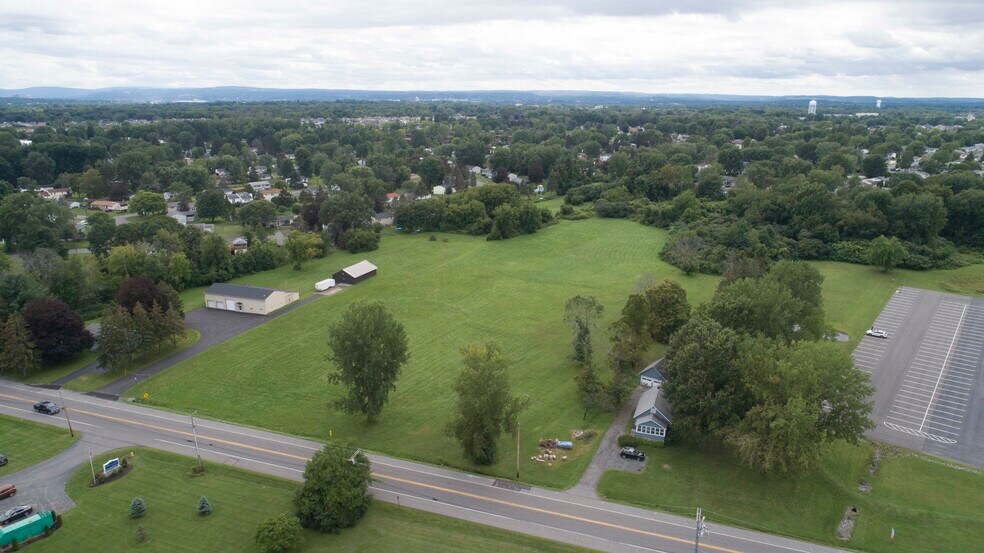 7421 Buckley Rd, Syracuse, NY à vendre - Photo principale - Image 1 de 12