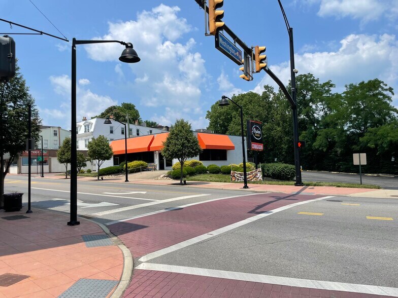 4727 Vine St, Cincinnati, OH à louer - Photo du bâtiment - Image 3 de 7