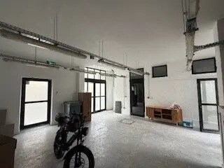 Flex in Paris for sale - Interior Photo - Image 2 of 20