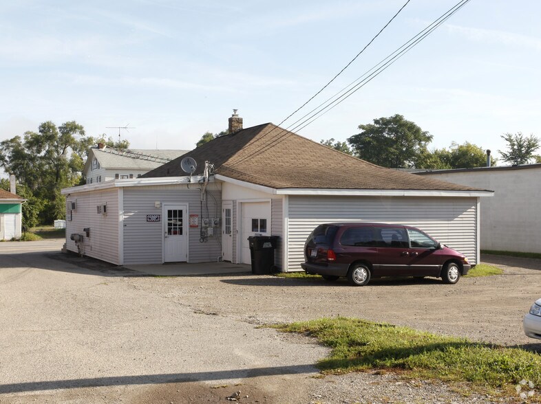 56875 Grand River Ave, New Hudson, MI à vendre - Photo du bâtiment - Image 2 de 2