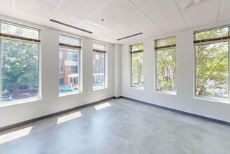 400 Meadowmont Village Cir, Chapel Hill, NC for lease Interior Photo- Image 2 of 3