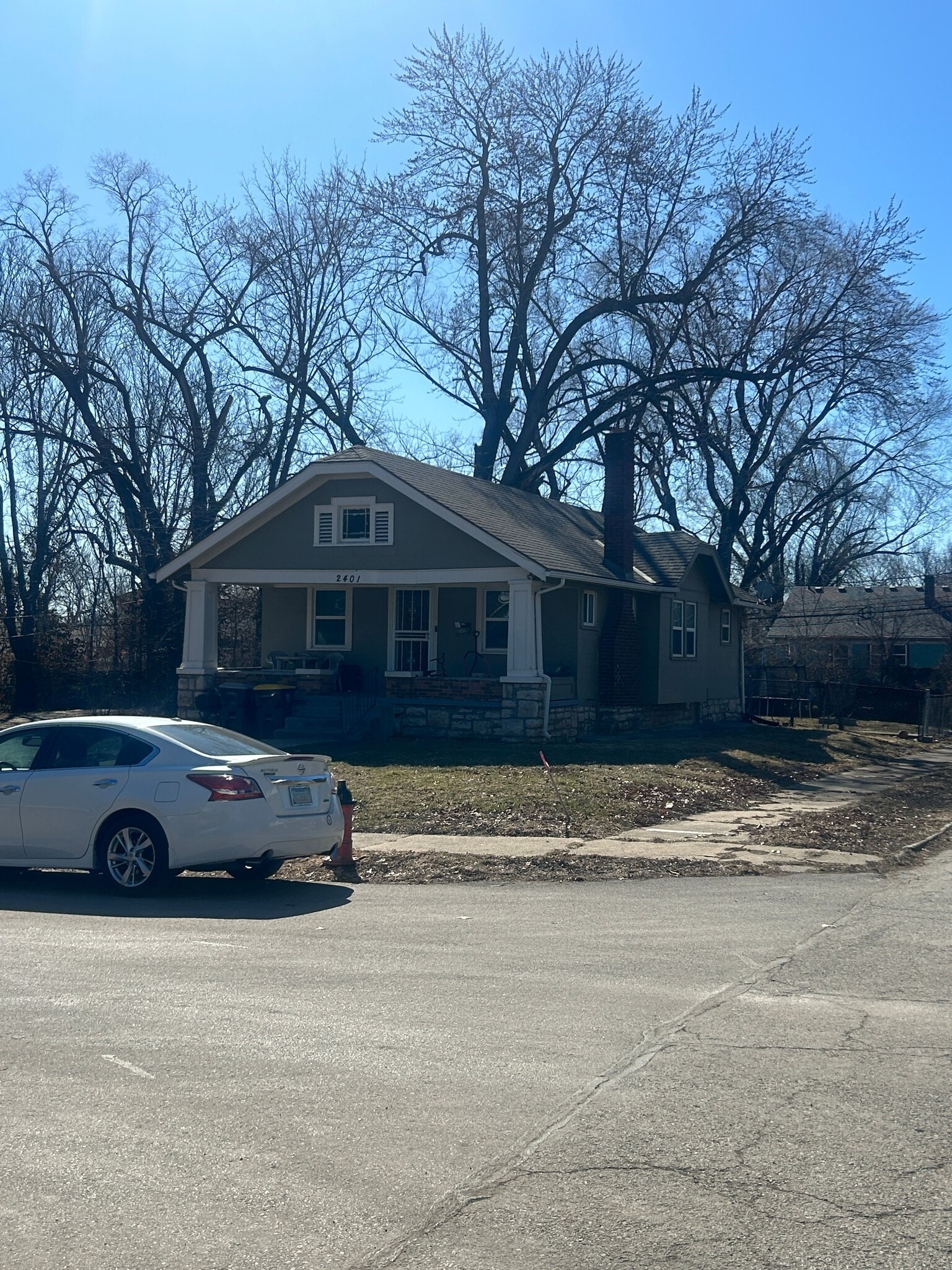 2401 E 68th Ter, Kansas City, MO for sale Primary Photo- Image 1 of 2