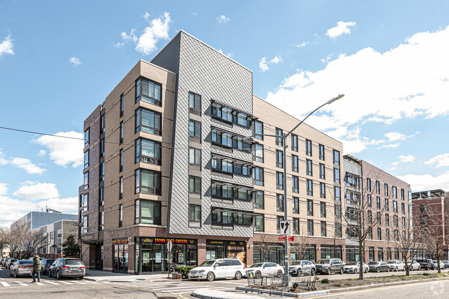 524 Vandalia Ave, Brooklyn, NY for lease - Primary Photo - Image 1 of 5