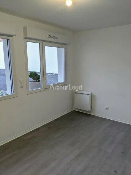 Office in Reims for sale - Interior Photo - Image 1 of 4