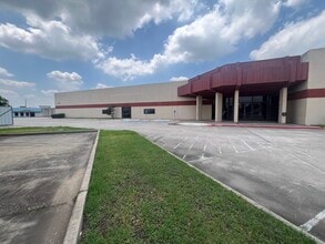 100-200 Cypresswood Dr, Spring, TX for lease Building Photo- Image 1 of 5