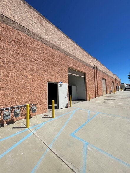 42301-42325 10th St W, Lancaster, CA for lease - Building Photo - Image 2 of 19
