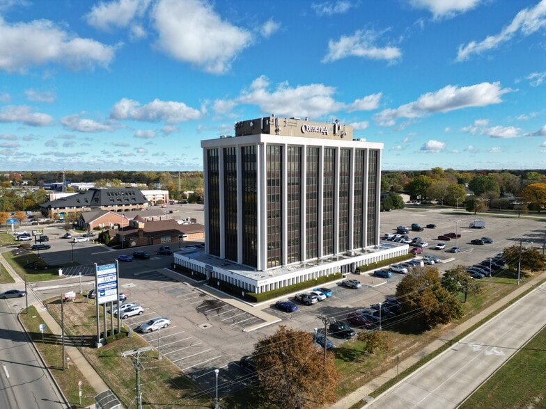 30500 Van Dyke Ave, Warren, MI for lease - Building Photo - Image 2 of 31