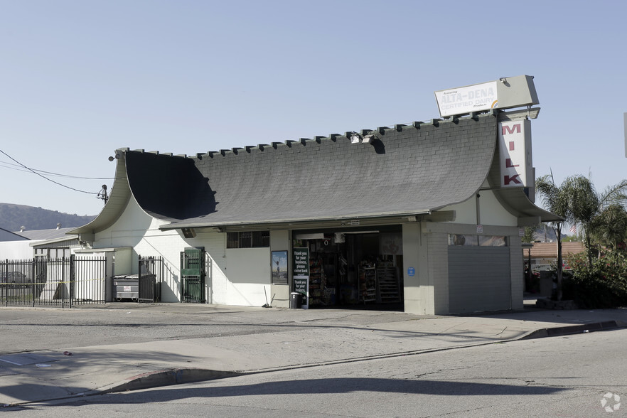 1600 W Holt Ave, Pomona, CA for lease - Primary Photo - Image 1 of 11