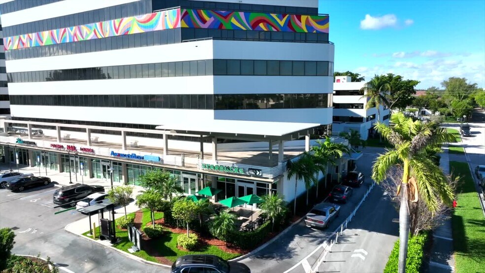 12000 Biscayne Blvd, Miami, FL à louer - Vidéo sur l’inscription commerciale - Image 2 de 25