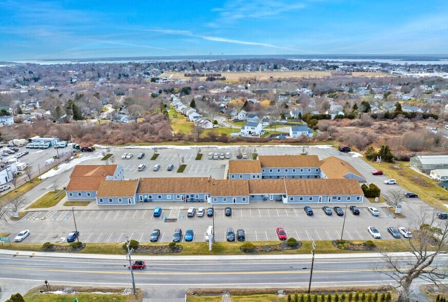 850 Aquidneck Ave, Middletown, RI à vendre - Photo du bâtiment - Image 2 de 6