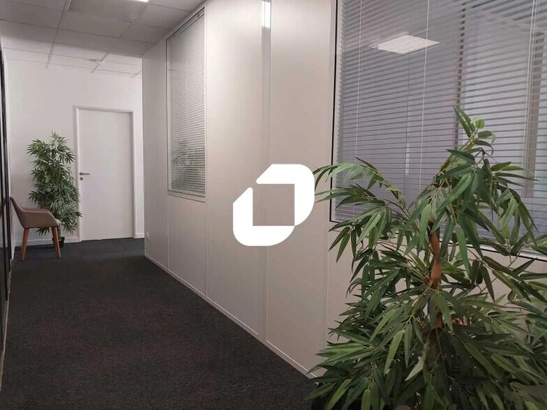 Office in Montpellier for lease - Interior Photo - Image 3 of 12
