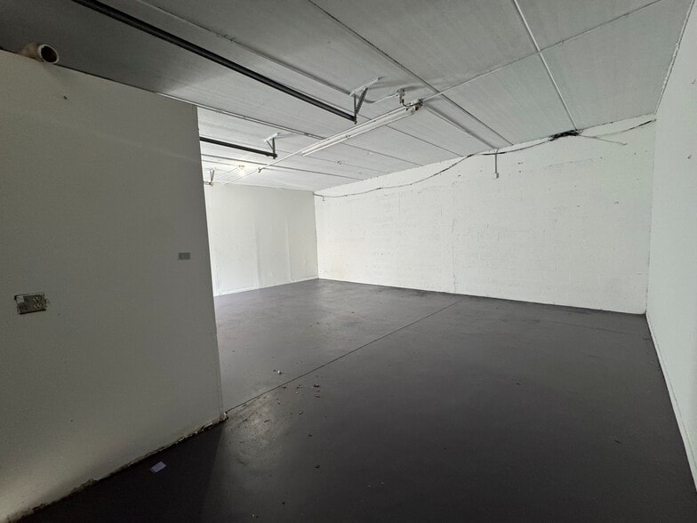 7535 Enterprise Dr, Riviera Beach, FL for lease - Building Photo - Image 1 of 3