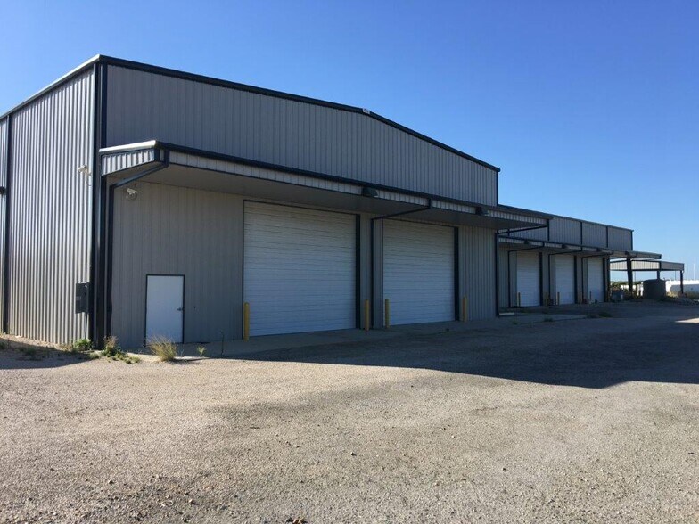 12071 W Highway 85, Dilley, TX à vendre - Photo du bâtiment - Image 3 de 16