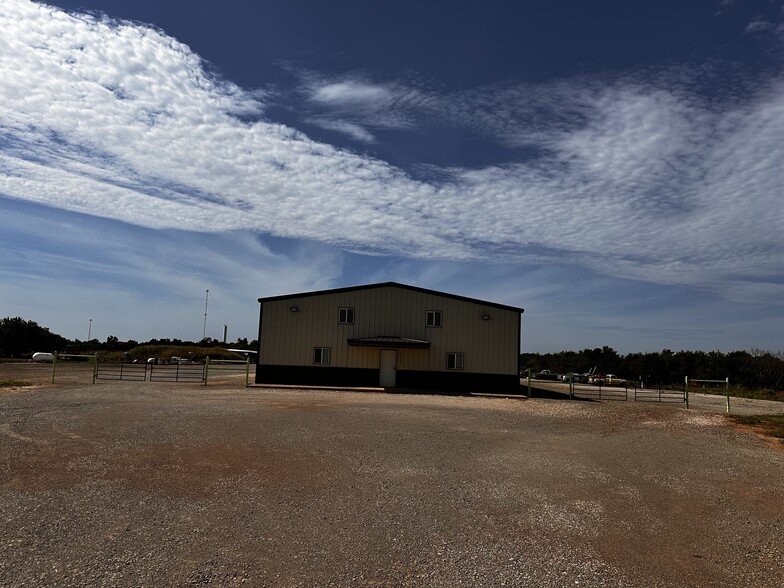 9221 E McElroy Rd, Stillwater, OK for lease - Building Photo - Image 1 of 15