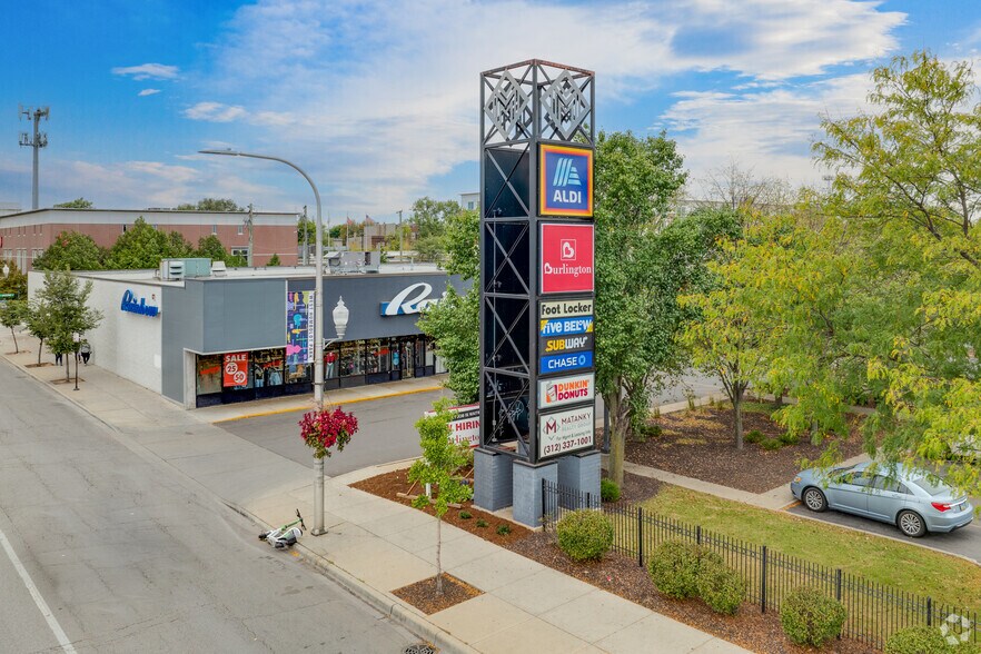 800 N Kedzie Ave, Chicago, IL à louer - Photo du bâtiment - Image 3 de 22