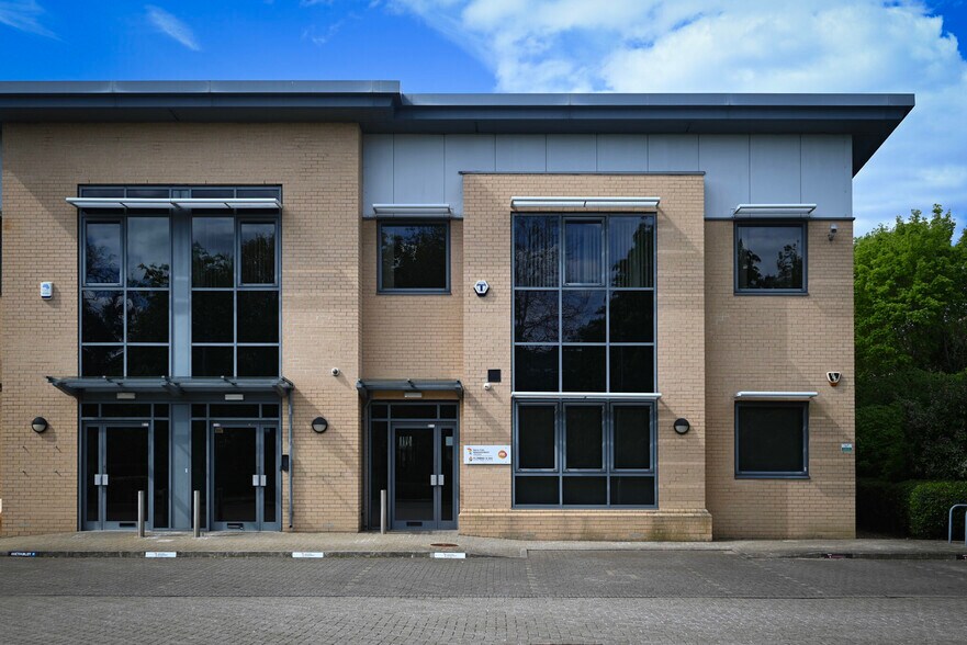 Kelvin Dr, Milton Keynes à louer - Photo du bâtiment - Image 3 de 3