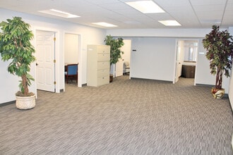 2400 Tamiami Trl N, Naples, FL for lease Interior Photo- Image 2 of 7