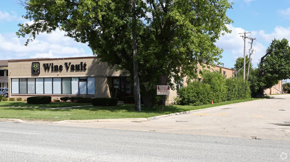 6400 W Touhy Ave, Niles, IL à louer - Photo du bâtiment - Image 2 de 3