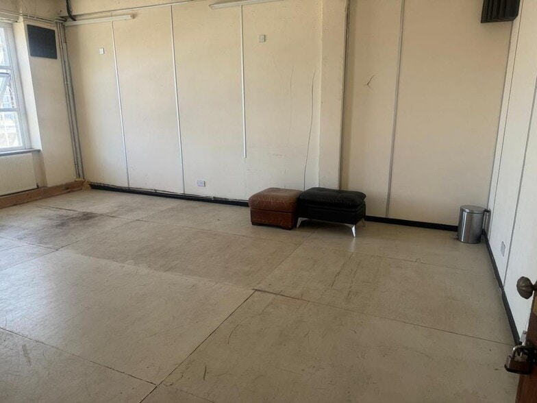 1 Chandos Rd, London for lease - Building Photo - Image 3 of 5