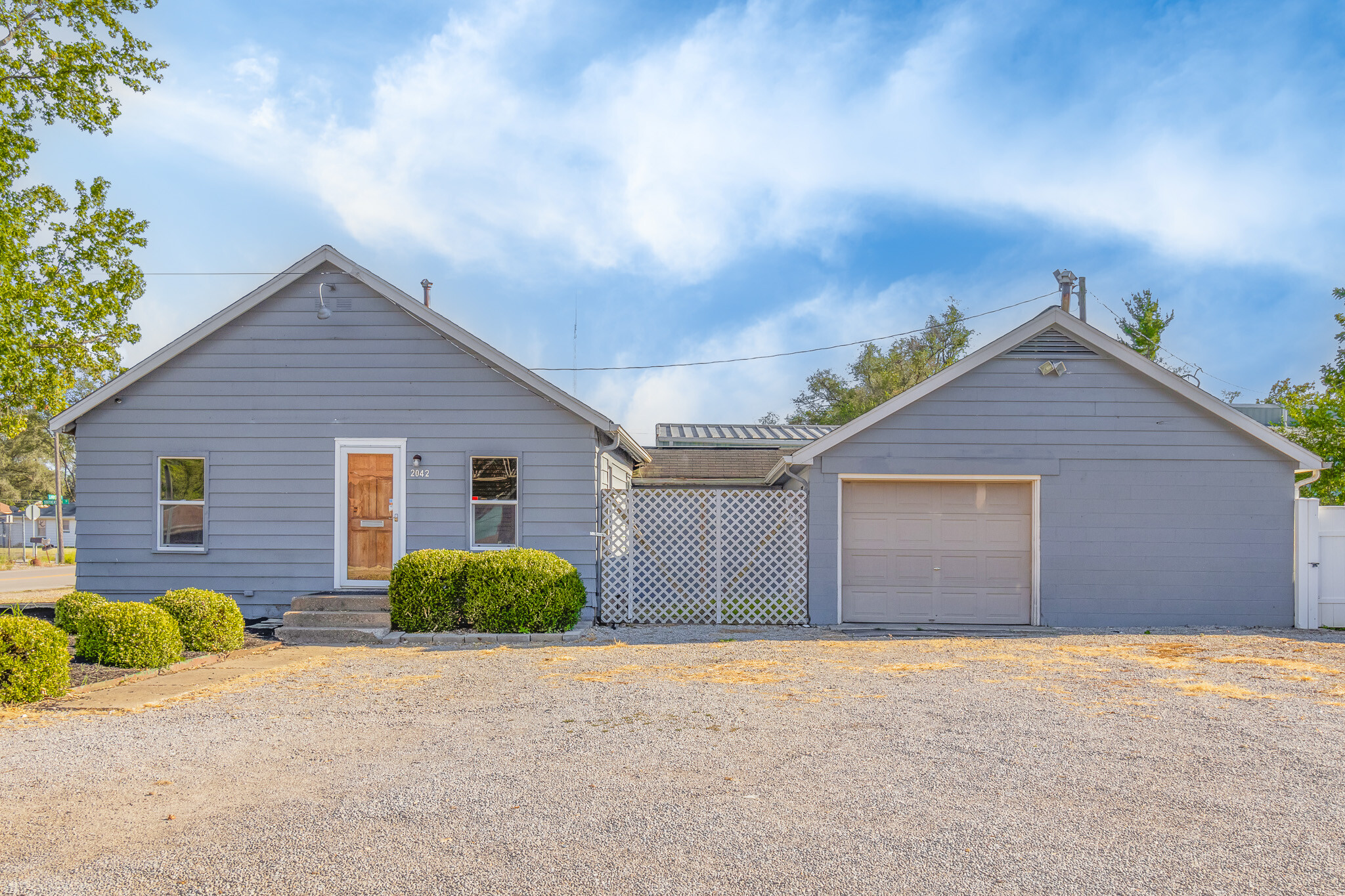 2042 Vermont Ave, Columbus, IN à vendre Photo principale- Image 1 de 23