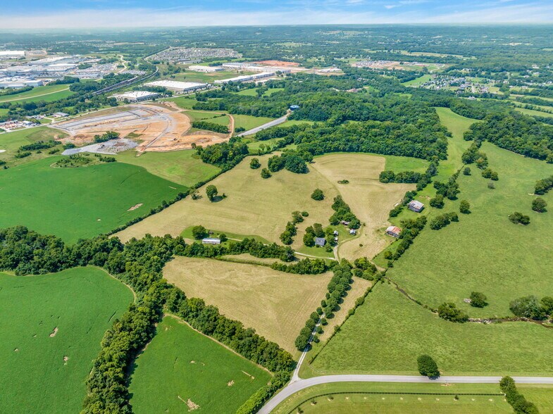 2200 Sugar Ridge Rd, Spring Hill, TN à vendre - Photo du bâtiment - Image 2 de 16