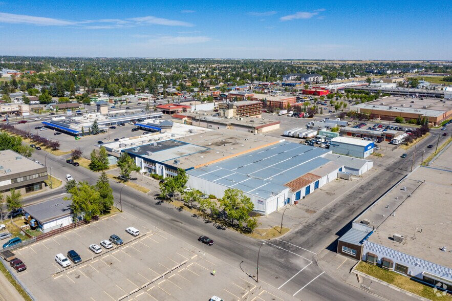 2008 48th St SE, Calgary, AB à louer - Aérien - Image 3 de 3
