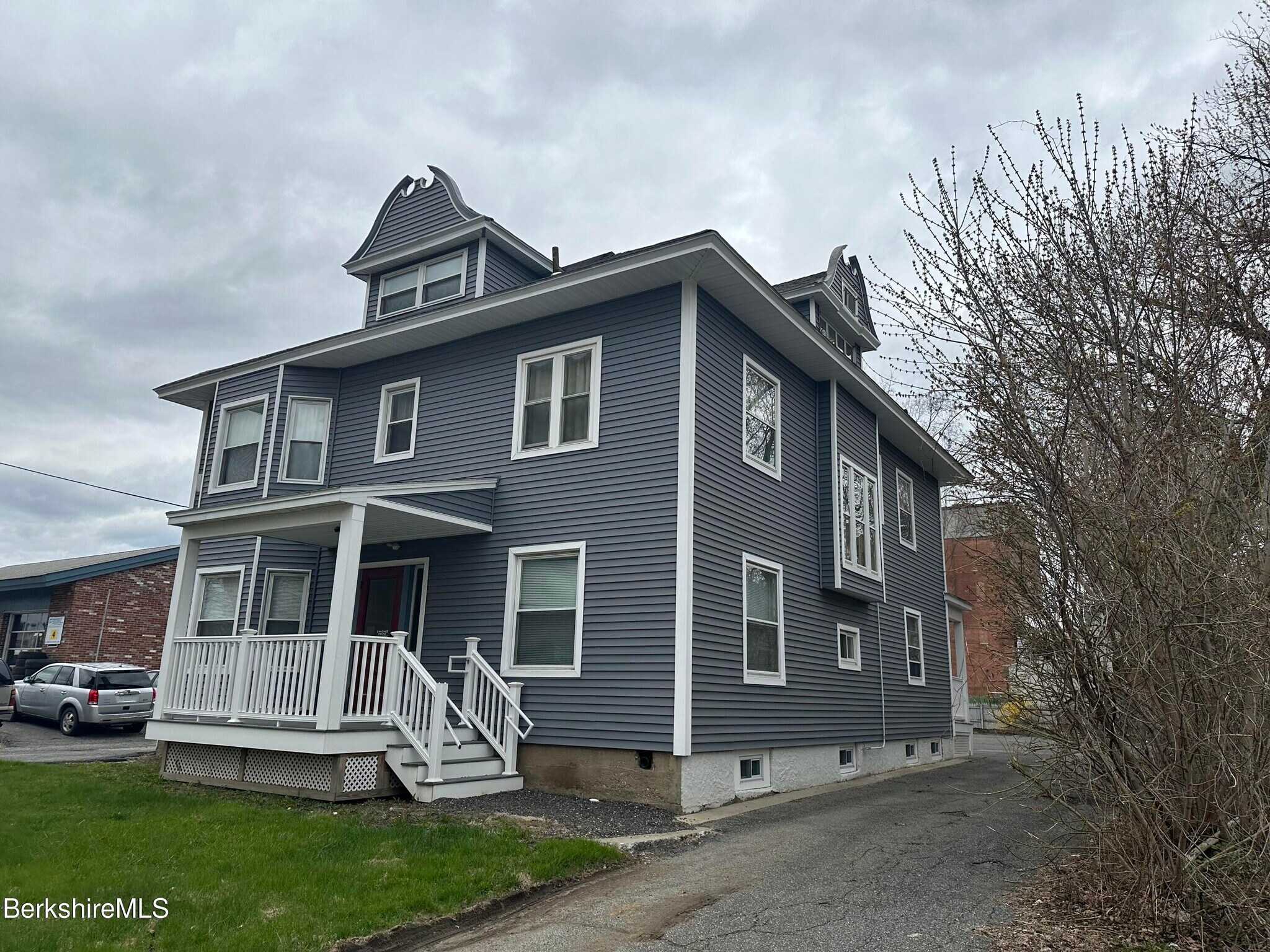 17 E Housatonic St, Pittsfield, MA à louer Photo du bâtiment- Image 1 de 9