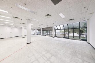 666 Boul Saint-Martin O, Laval, QC à louer Photo intérieure- Image 2 de 3