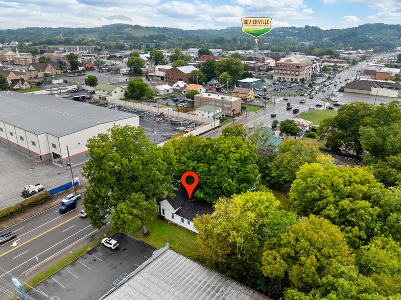 226 E Main St, Sevierville, TN for sale - Building Photo - Image 2 of 45