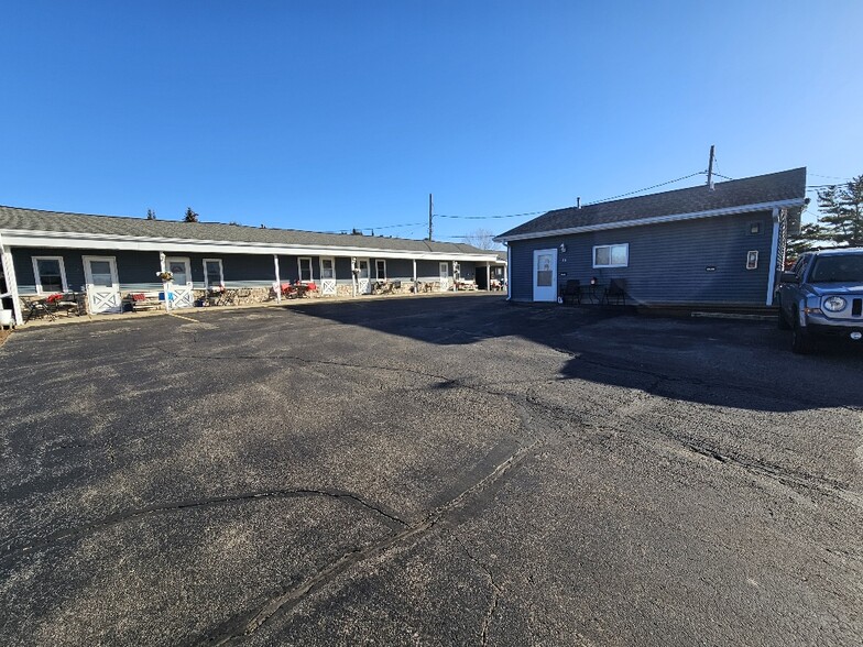 1305 N Superior Ave, Tomah, WI for sale - Building Photo - Image 3 of 15