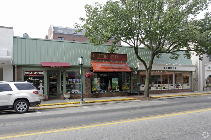 243-247 W Maple Rd, Birmingham, MI for lease - Building Photo - Image 2 of 9