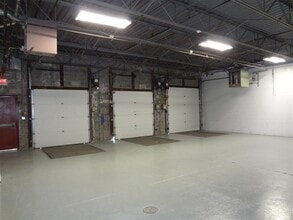 3-6 Simm Ln, Newtown, CT à louer Photo du bâtiment- Image 1 de 11