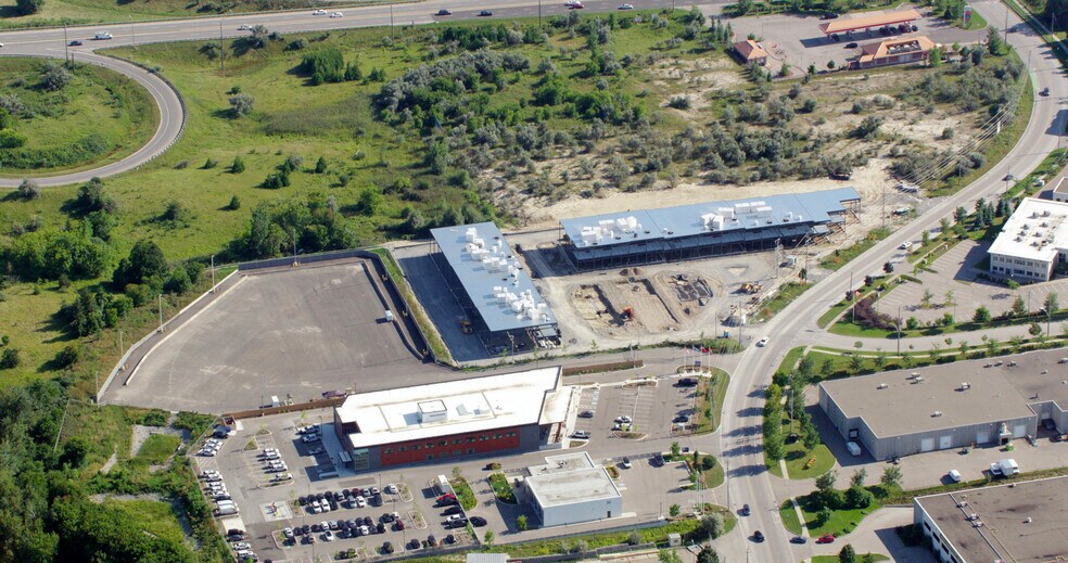 465 Harry Walker Pky S, Newmarket, ON à vendre - Aérien - Image 2 de 6