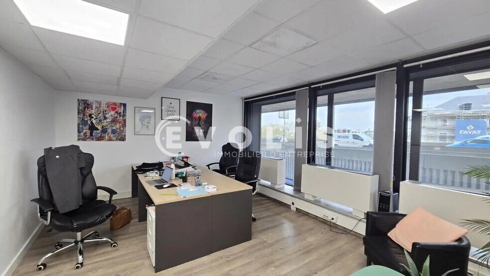 Office in Saint-Cloud for sale - Interior Photo - Image 1 of 1
