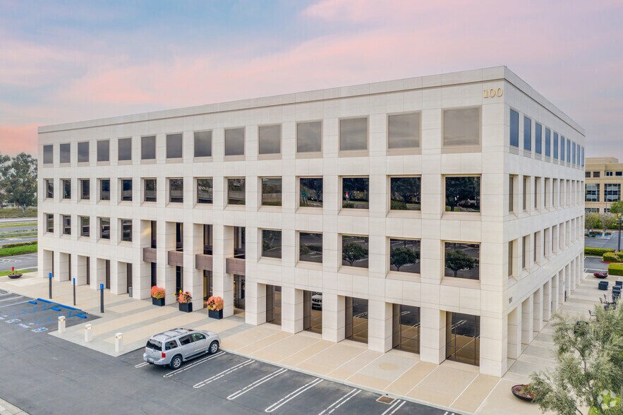 100 Pacifica, Irvine, CA à louer - Photo du bâtiment - Image 2 de 6