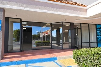 8990 Sierra Ave, Fontana, CA à louer Photo intérieure- Image 2 de 8