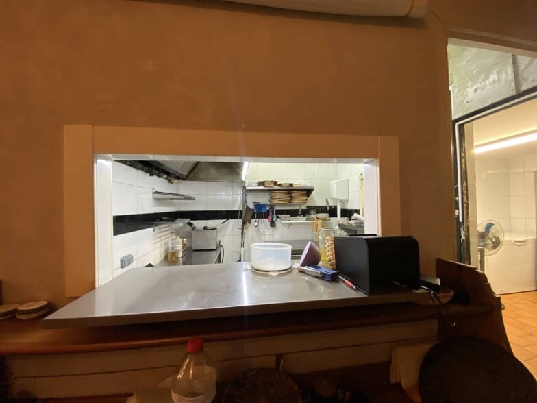 Retail in Barcelona, Barcelona for lease - Interior Photo - Image 1 of 5