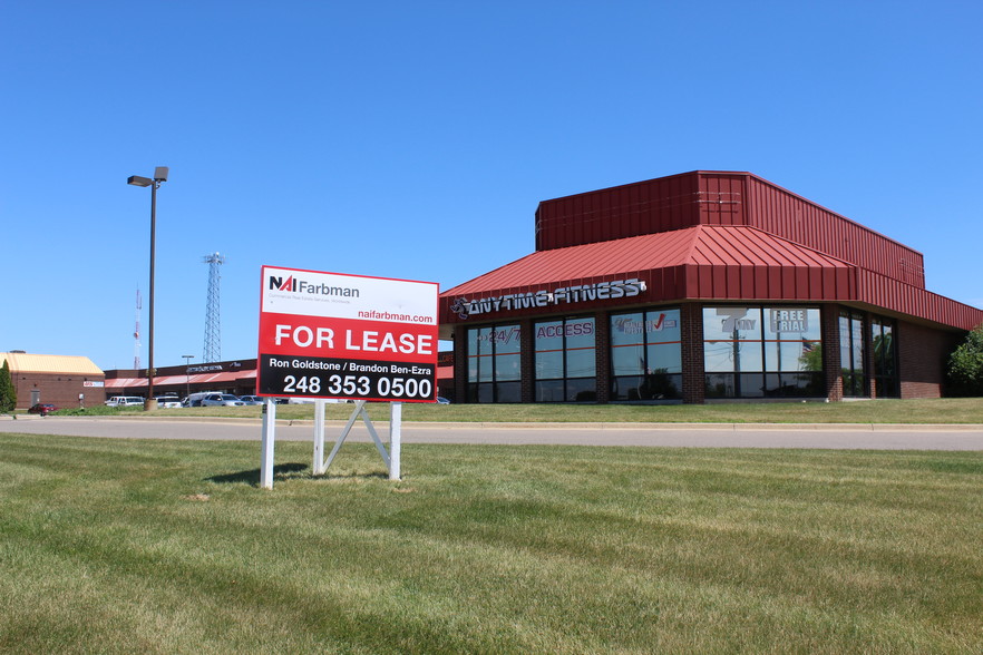 2103 S Linden Rd, Flint, MI for lease - Building Photo - Image 1 of 5