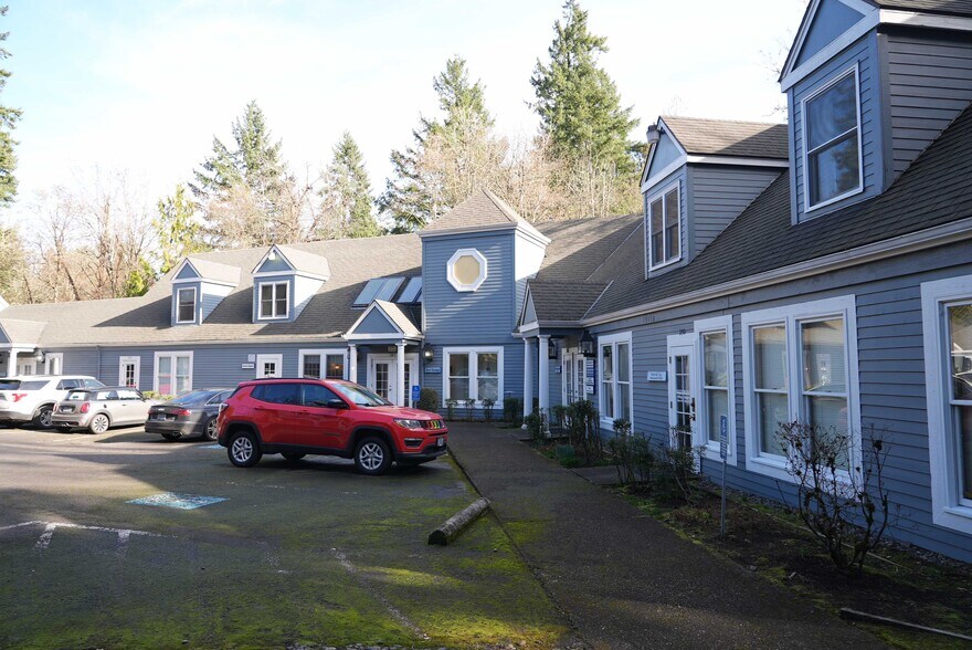 15110 SW Boones Ferry Rd, Lake Oswego, OR à vendre - Photo du bâtiment - Image 2 de 18