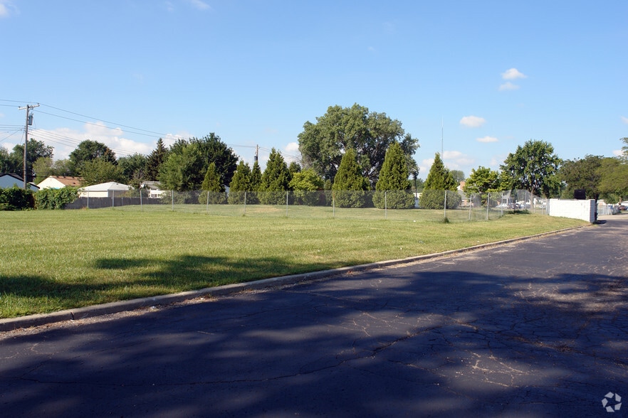 27100 Schoenherr Rd, Warren, MI for sale - Building Photo - Image 2 of 2