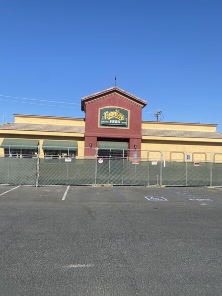 4920 Gosford Rd, Bakersfield, CA for sale - Building Photo - Image 3 of 18