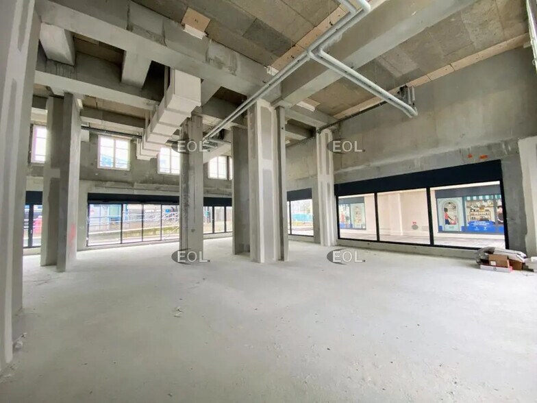 Retail in Clamart for lease - Interior Photo - Image 3 of 5